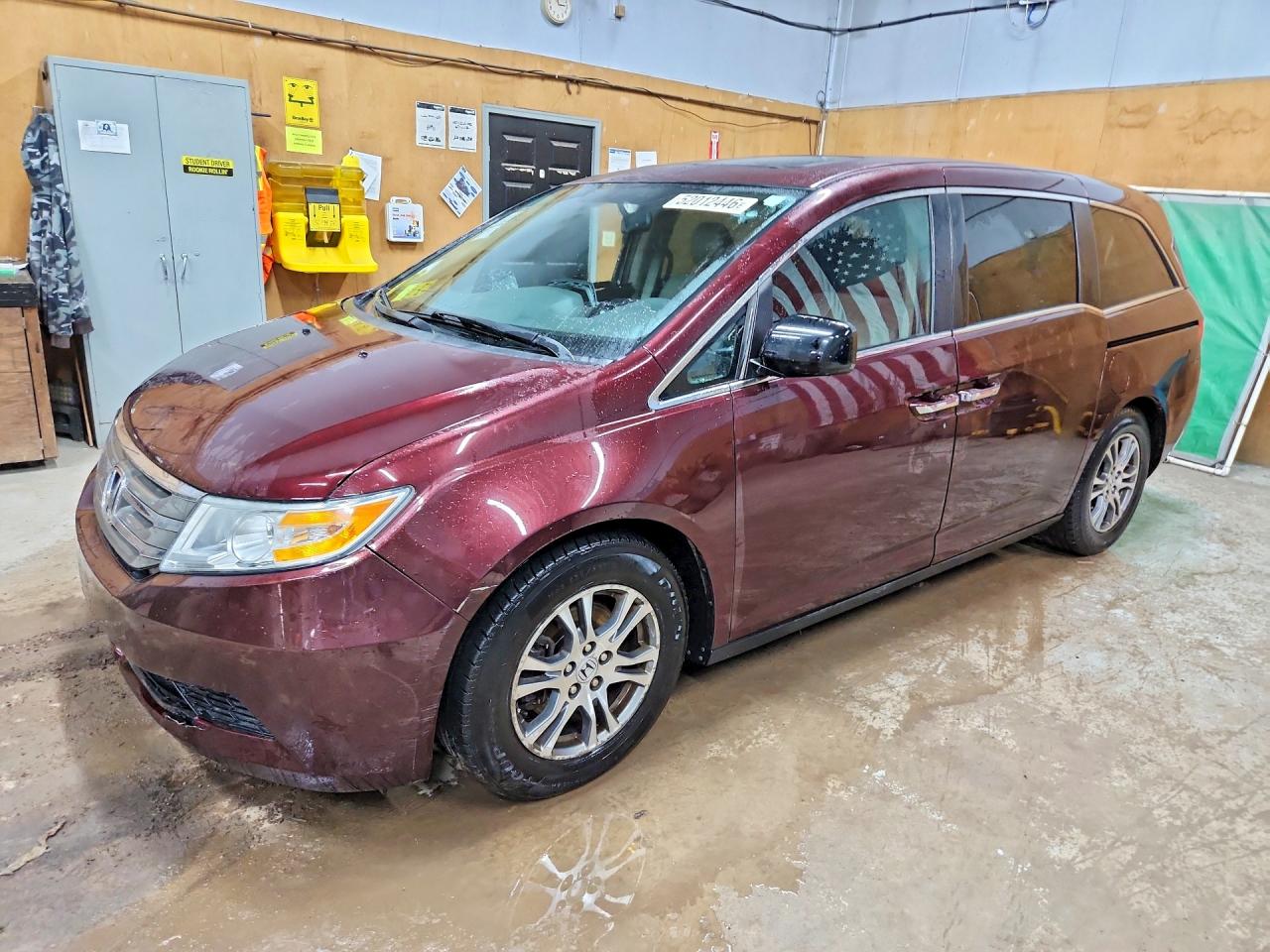 Salvage Honda Odyssey Image
