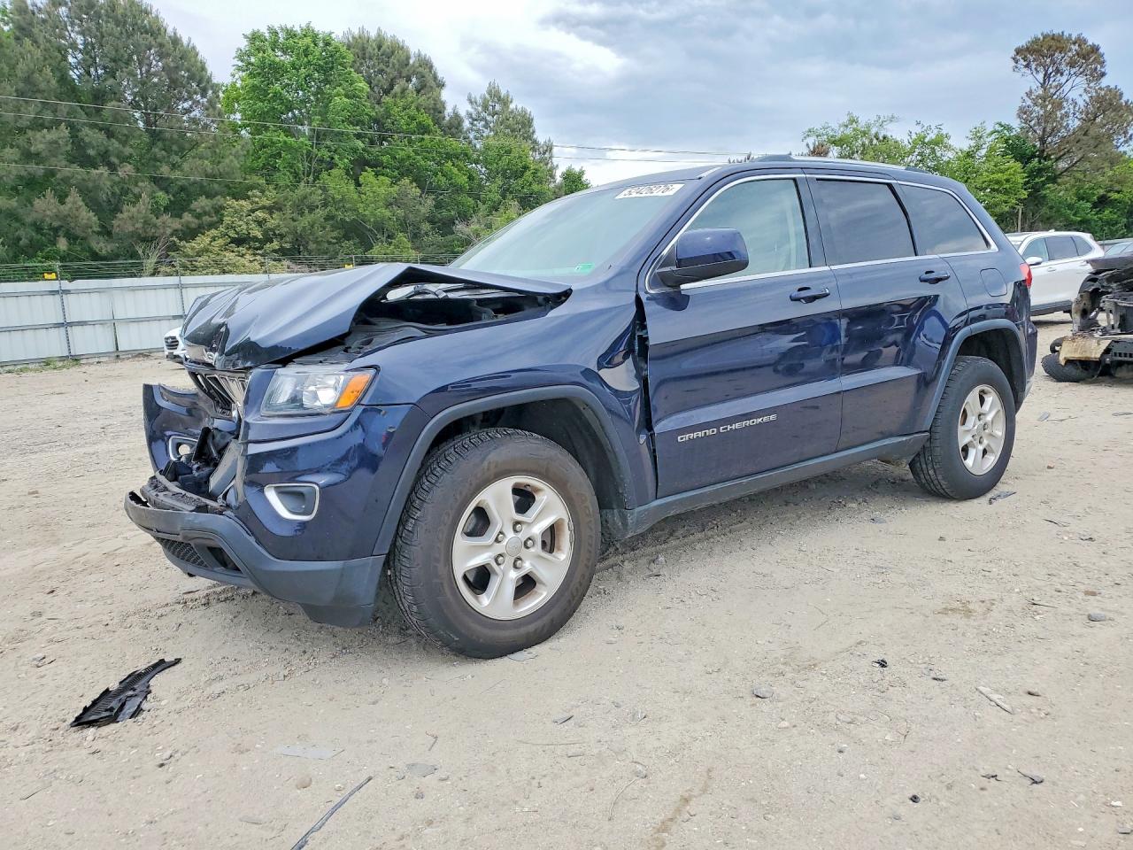 Salvage Jeep Cherokee Image