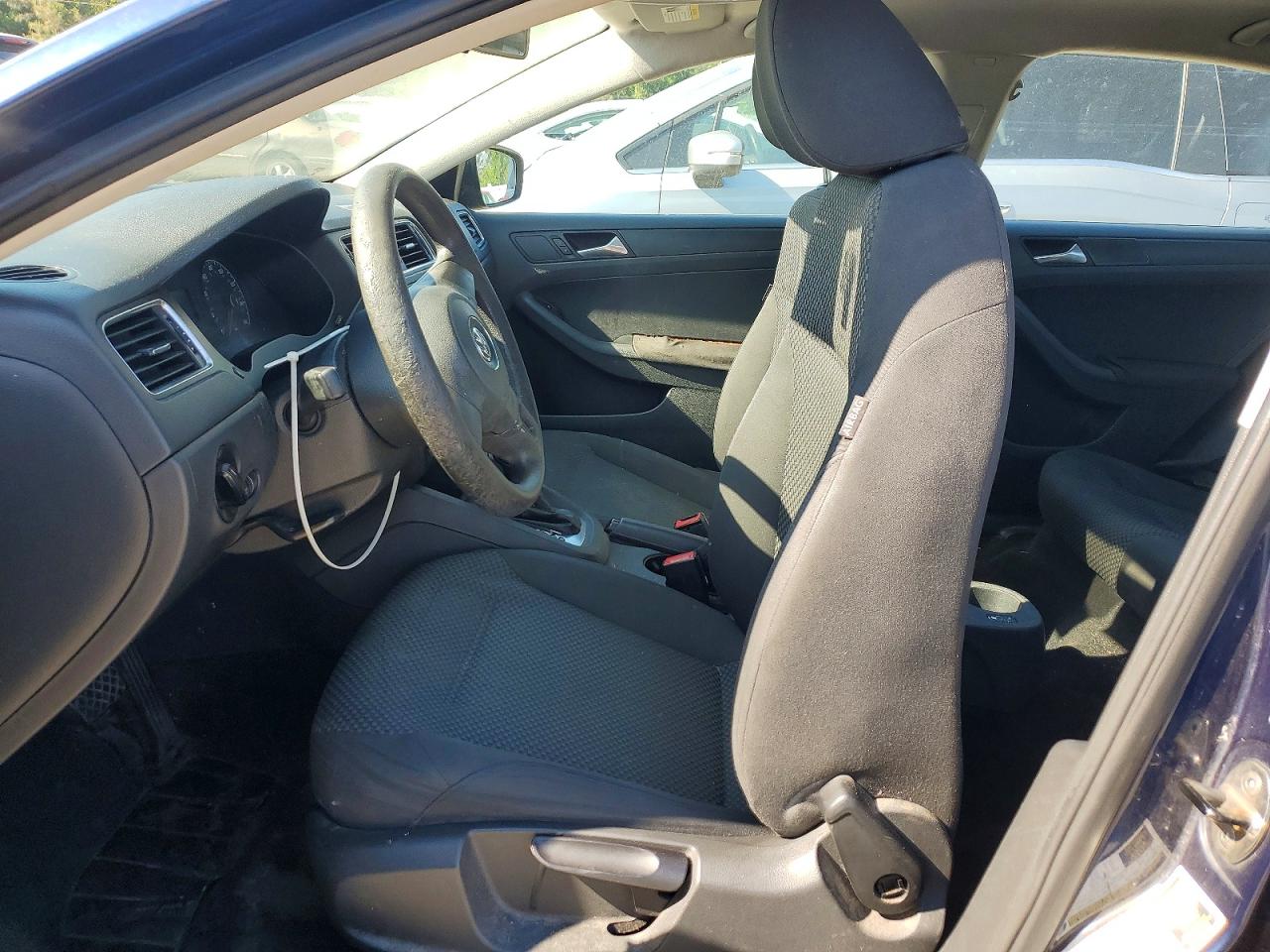 Volkswagen Jetta Base