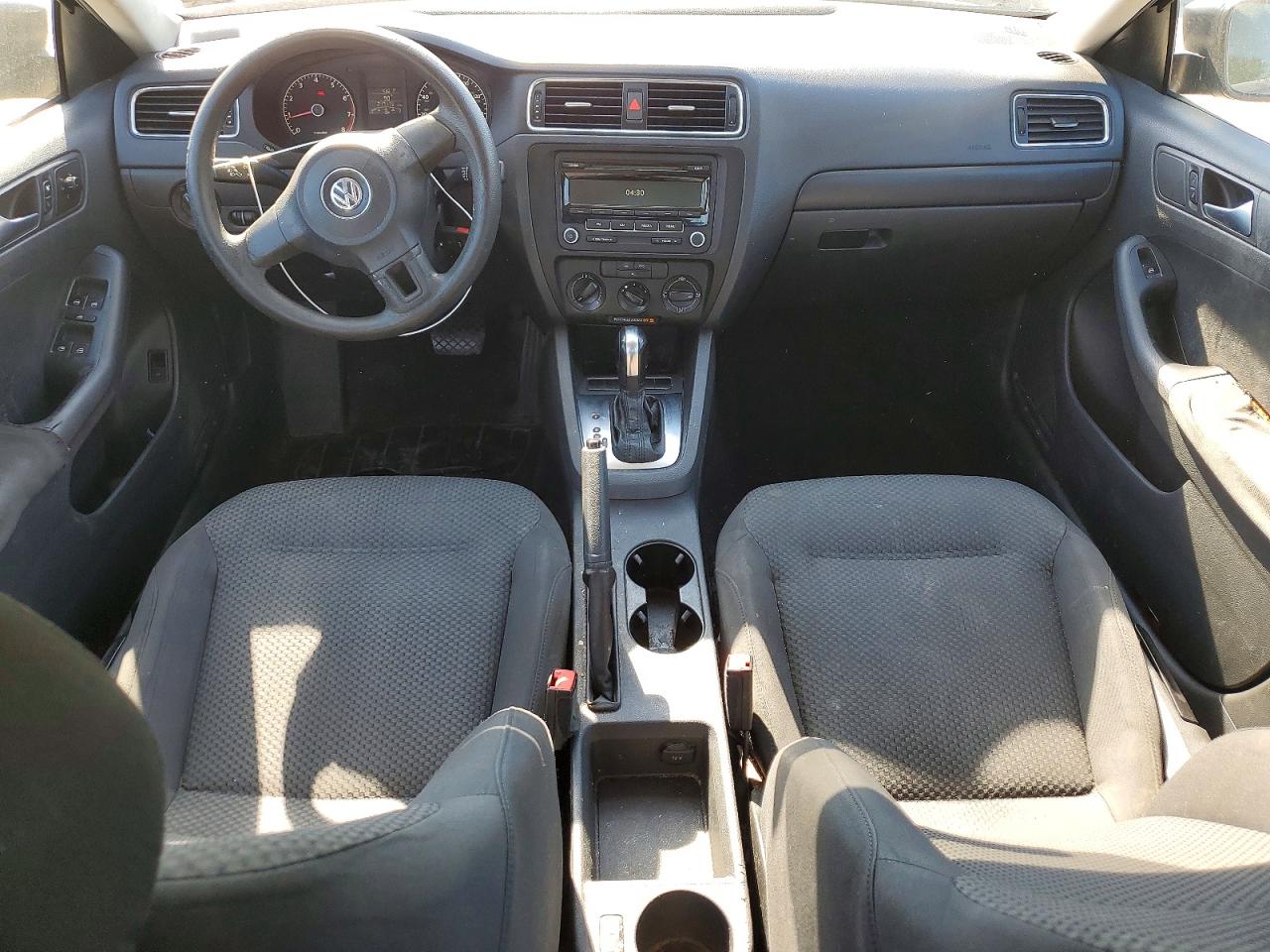 Volkswagen Jetta Base