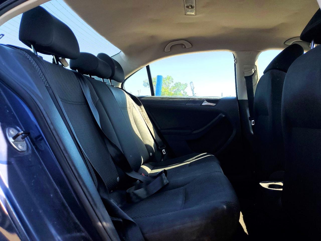 Volkswagen Jetta Base