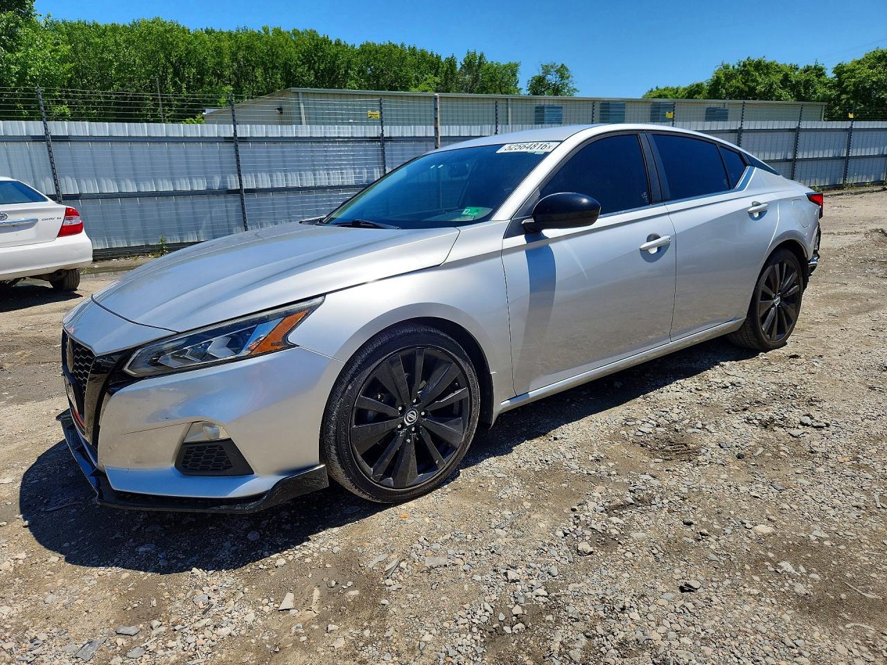 Salvage Nissan Altima Image