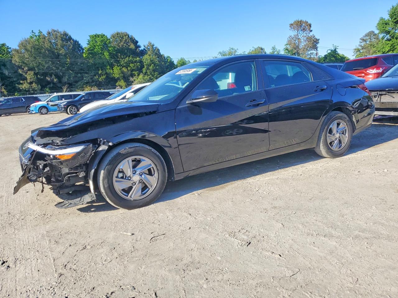 Salvage Hyundai ELANTRA Image