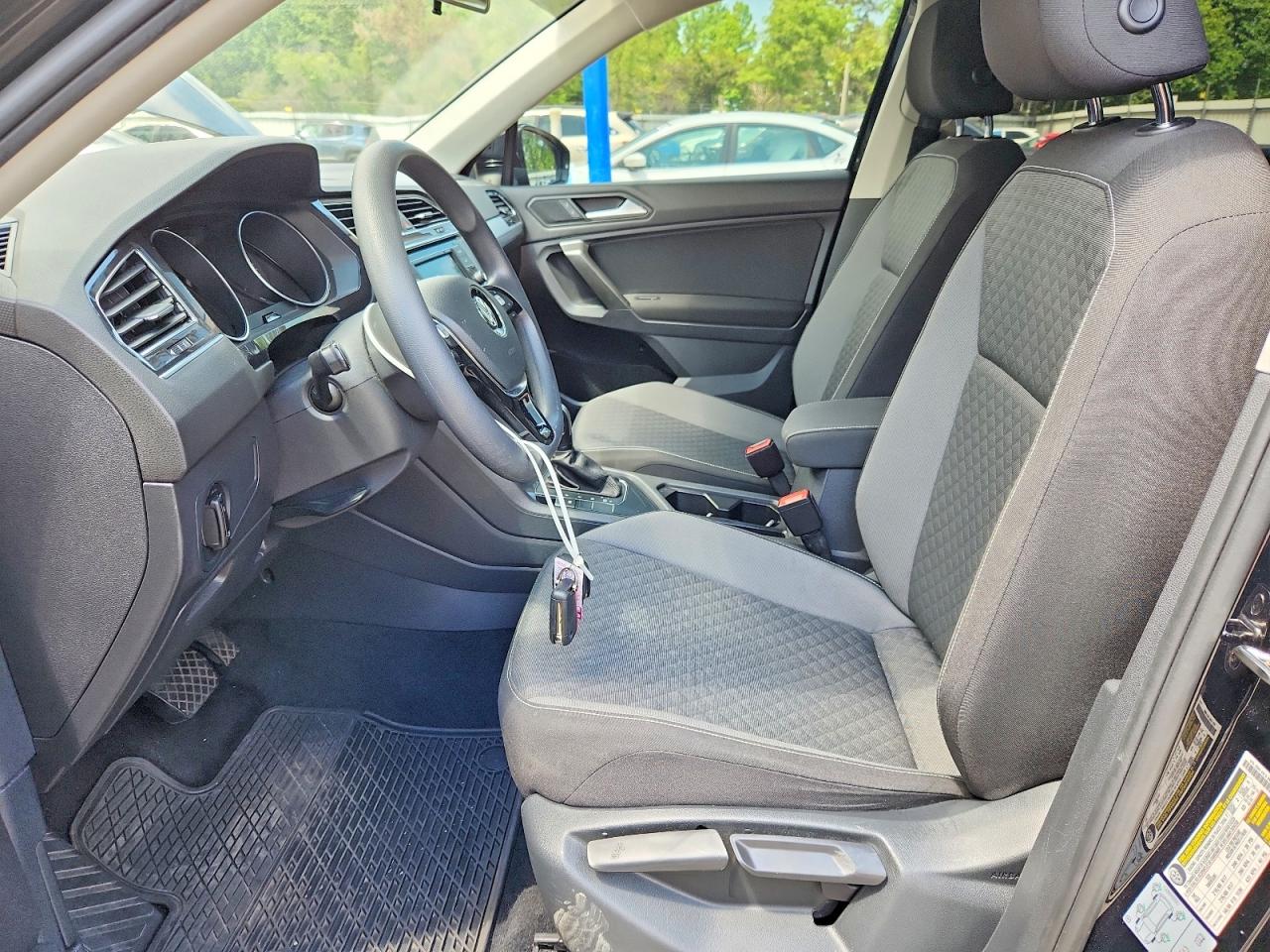 Volkswagen Tiguan S