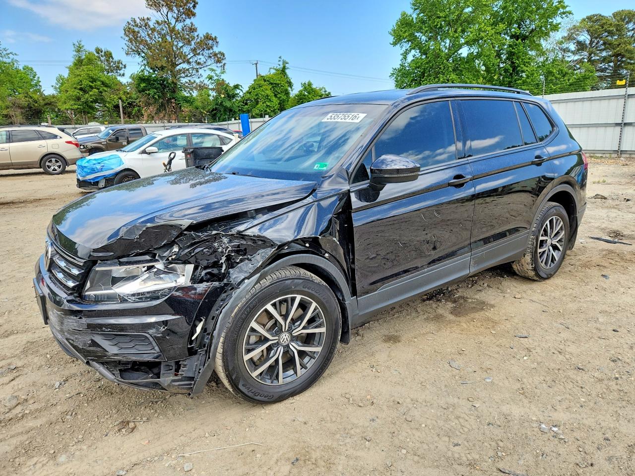 Salvage Volkswagen Tiguan Image