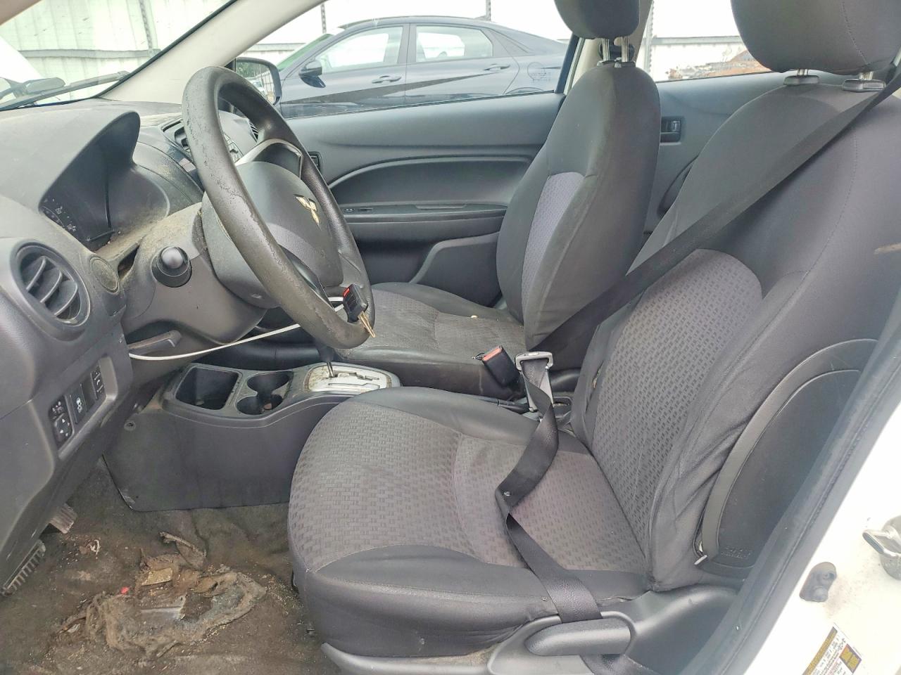 Mitsubishi Mirage Es