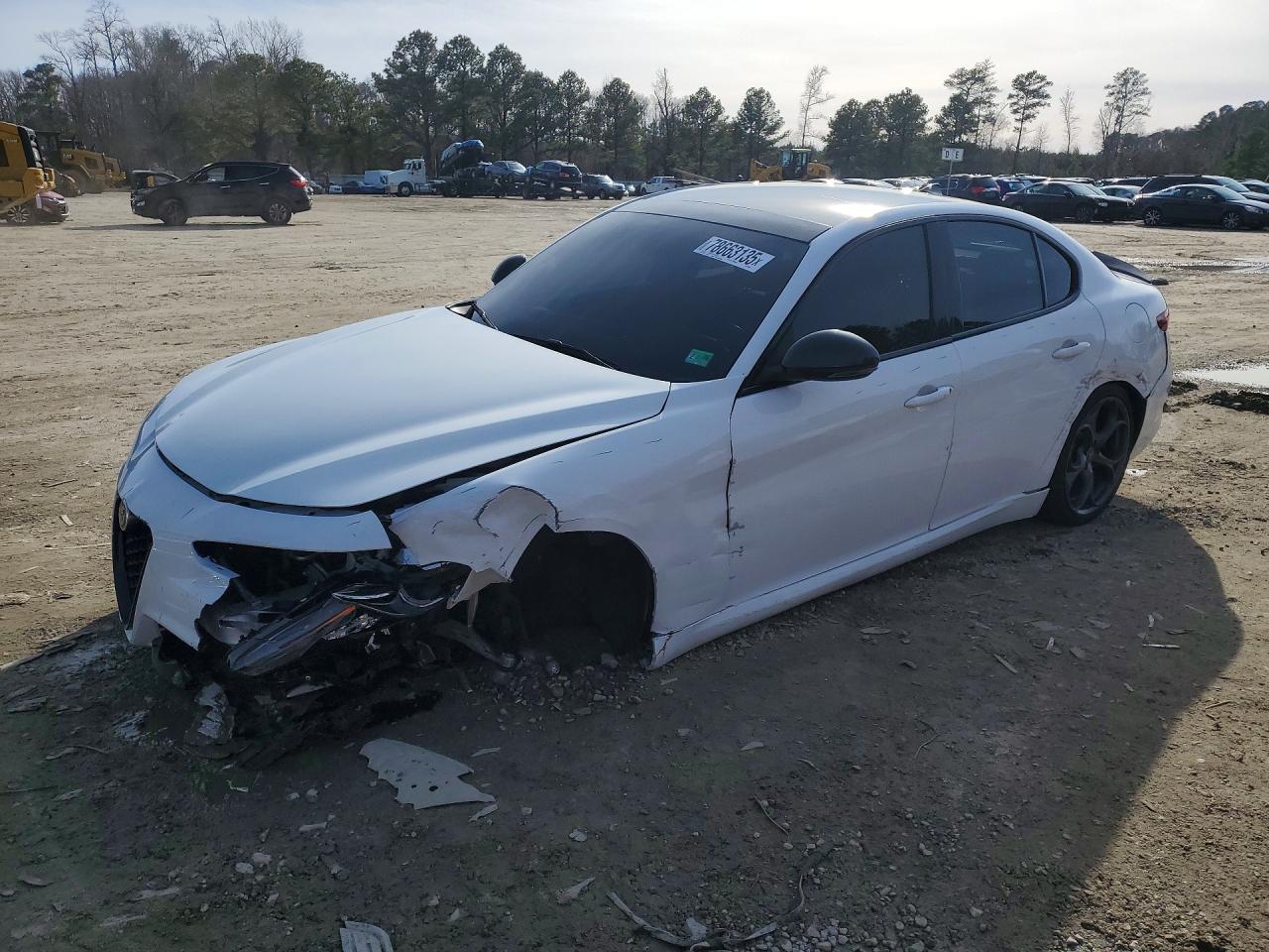 Salvage Alfa Romeo Giulia Image