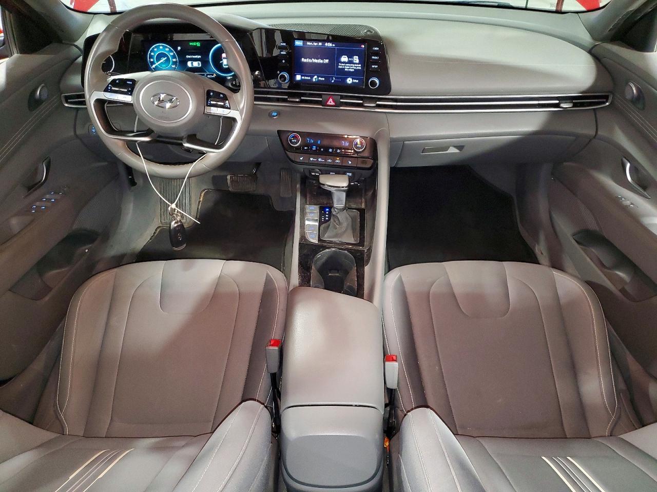 Hyundai ELANTRA Sel