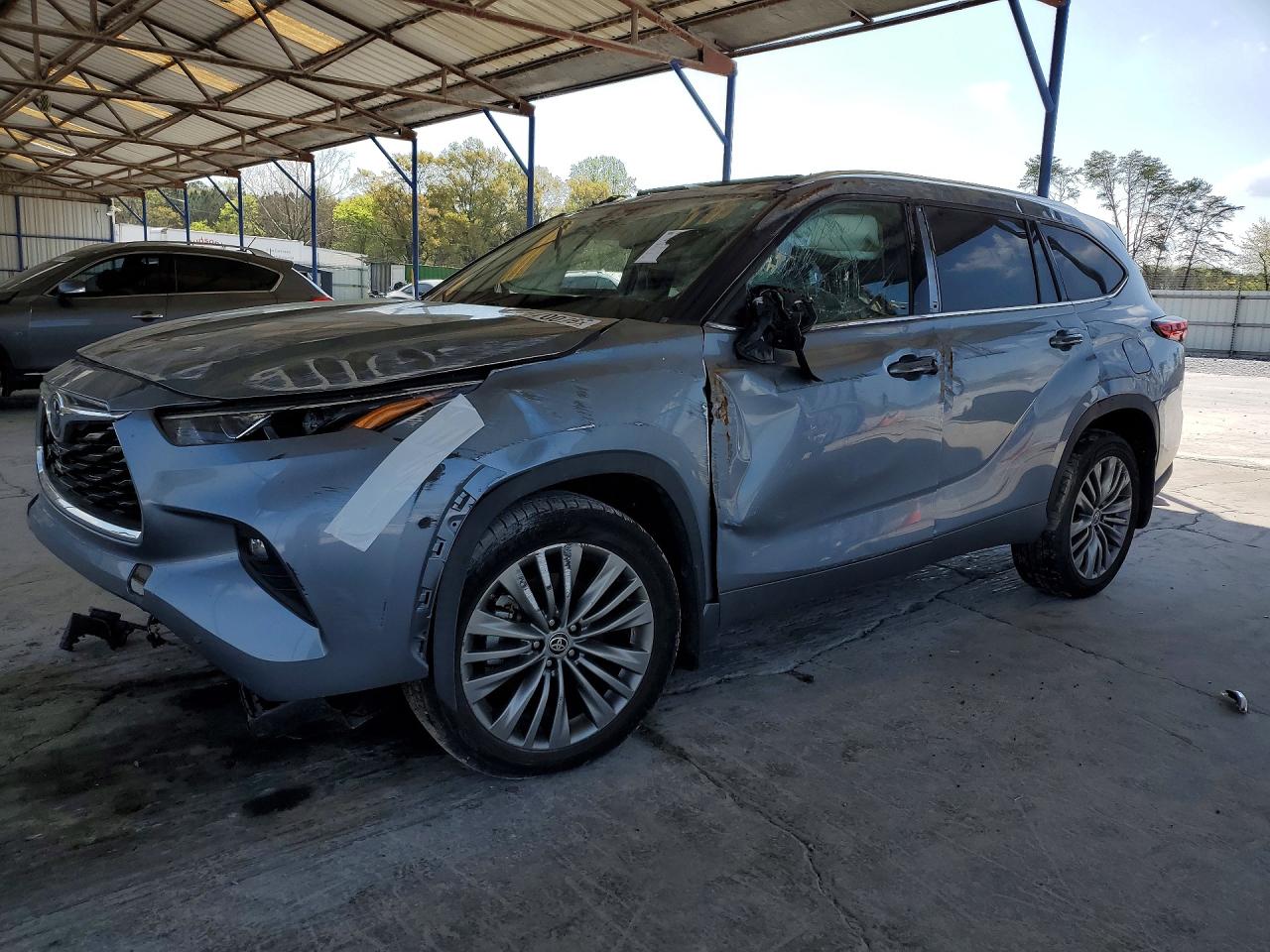 Salvage Toyota Highlander Image