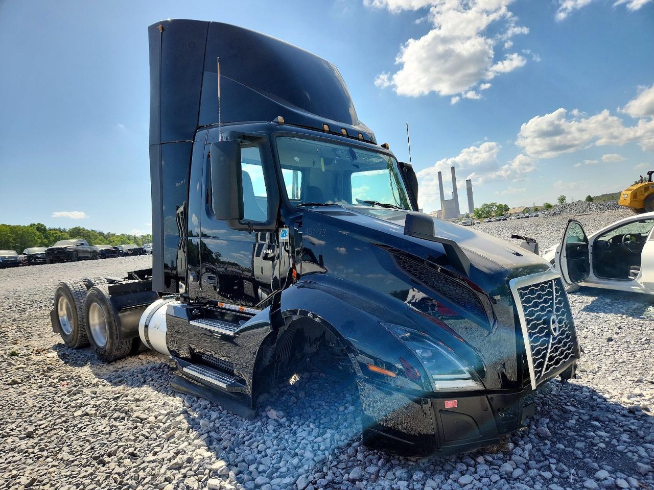 Salvage Volvo Vn Image