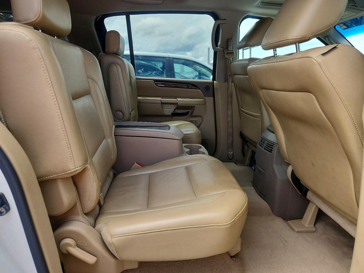 Nissan Armada Platinum