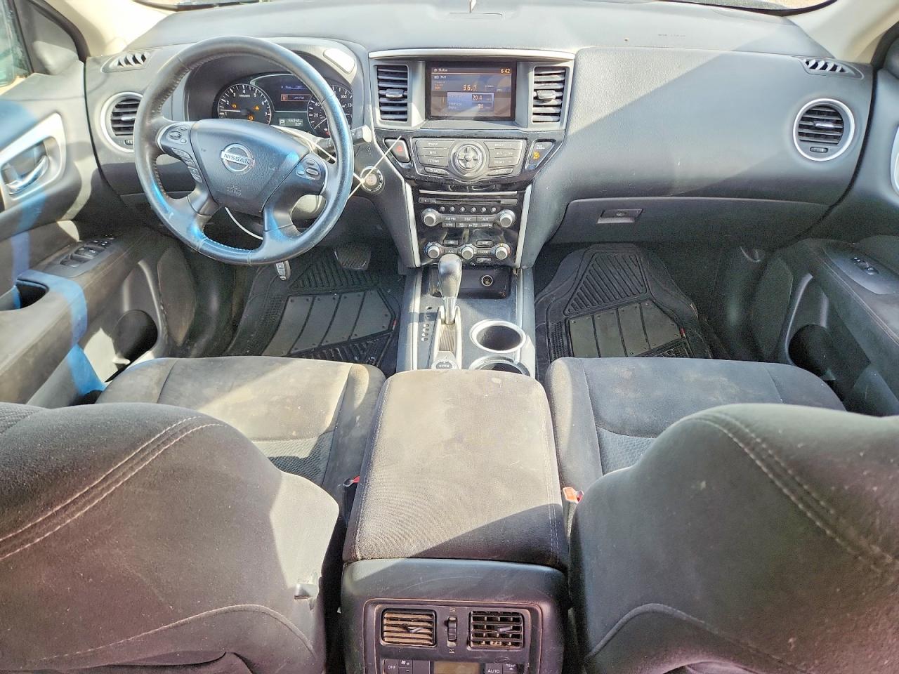 Nissan Pathfinder Sv