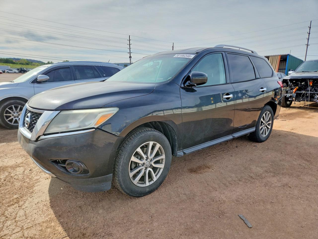 Salvage Nissan Pathfinder Image