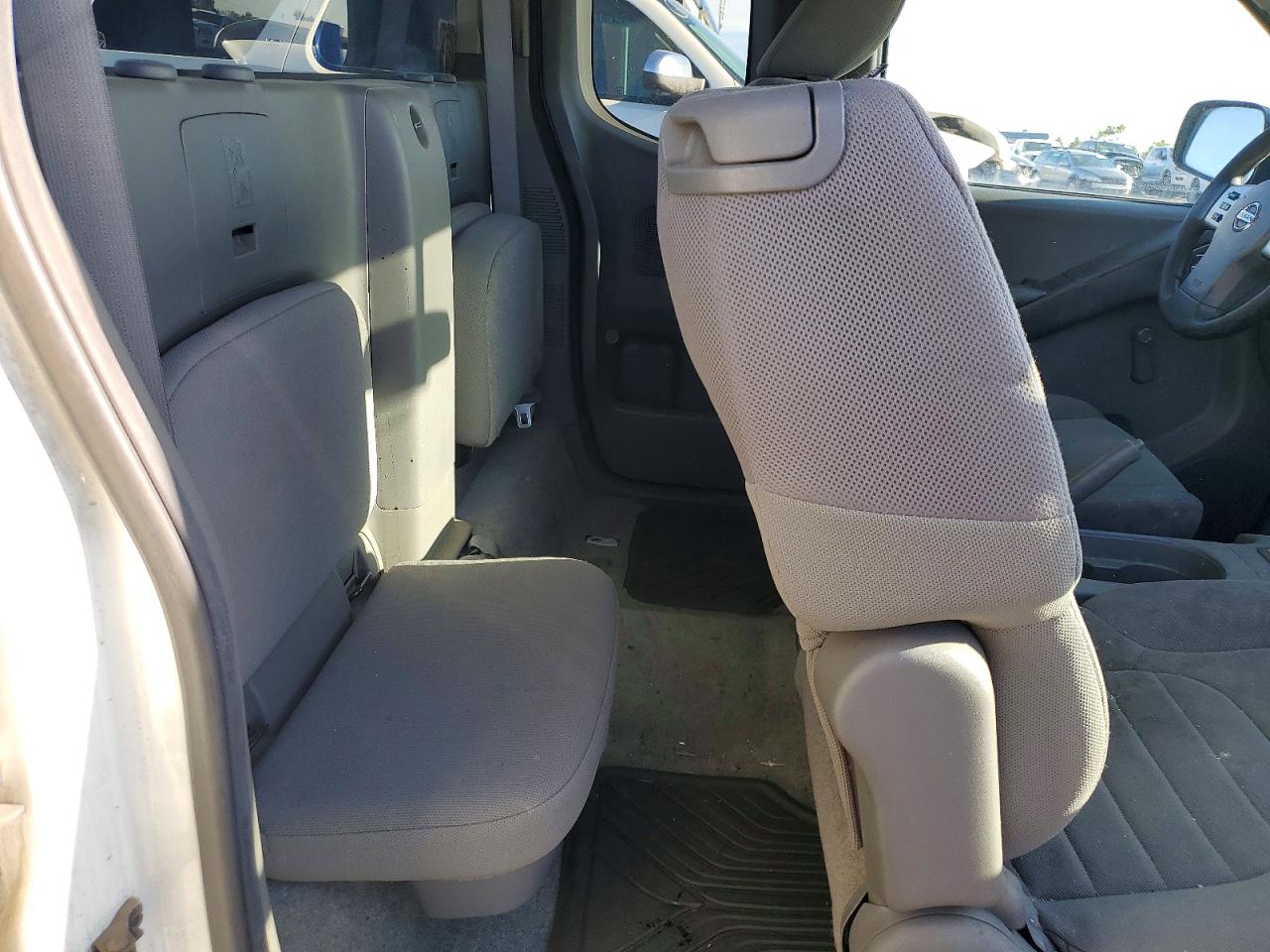Nissan Frontier S