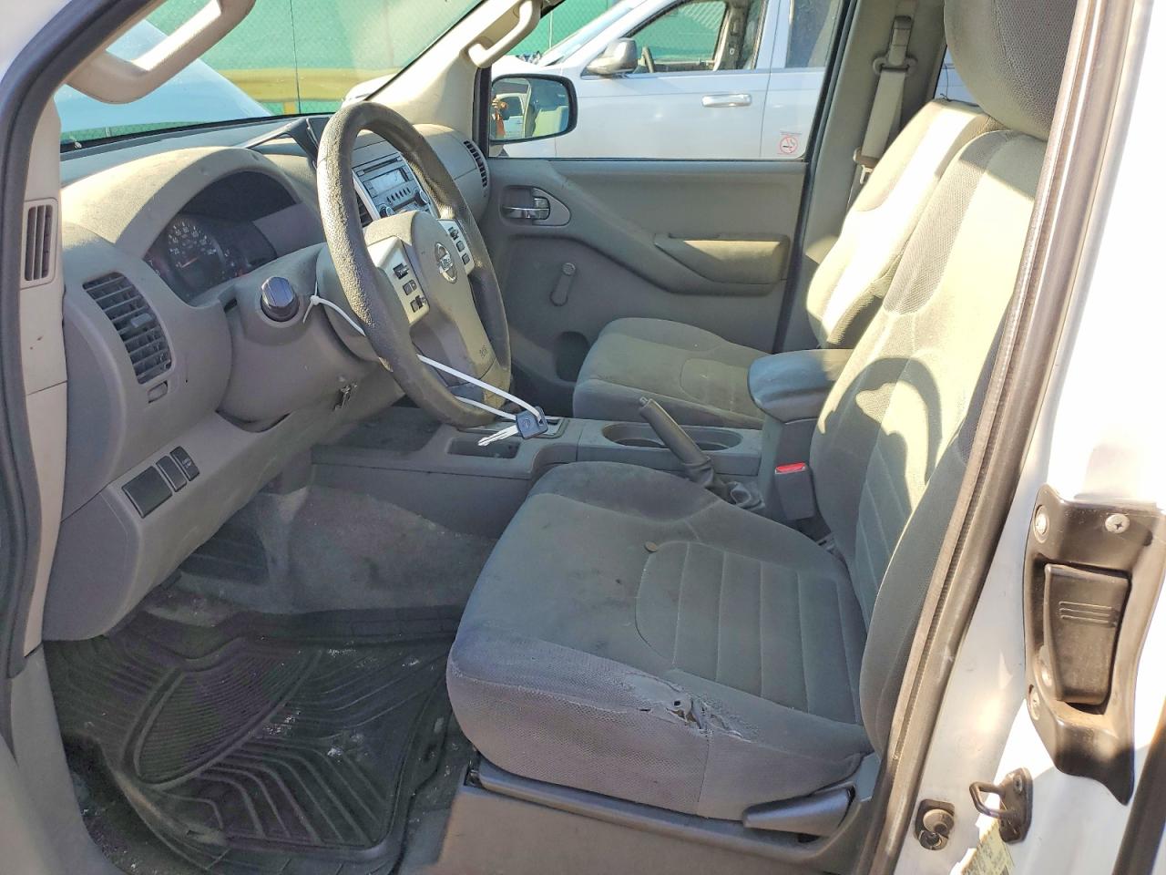 Nissan Frontier S