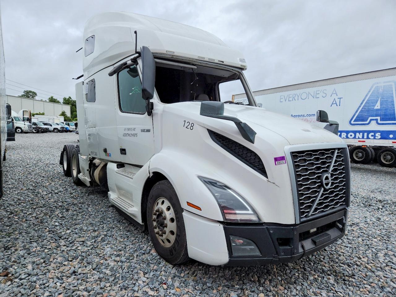 Salvage Volvo Vn Image