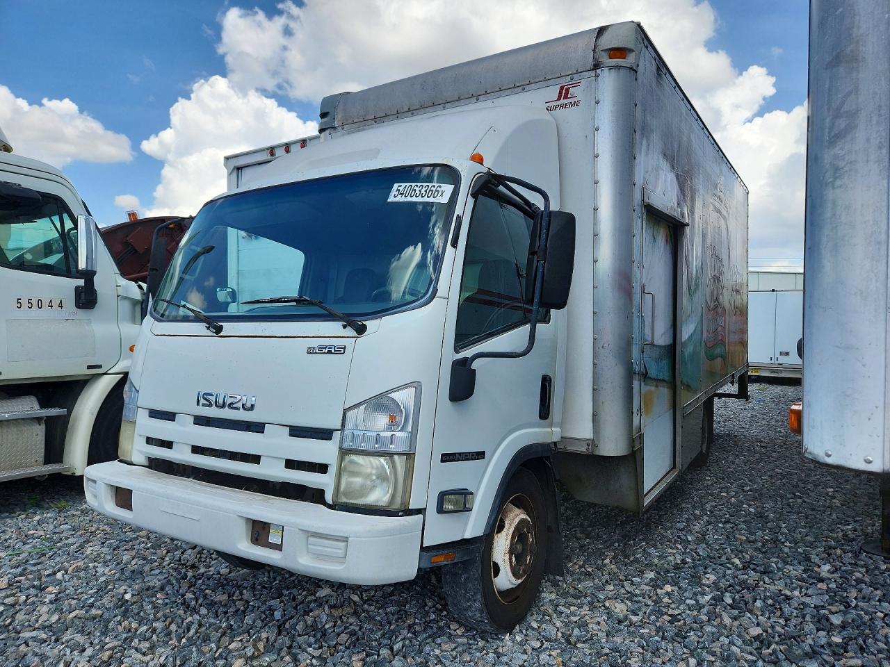 Salvage Isuzu Npr Image