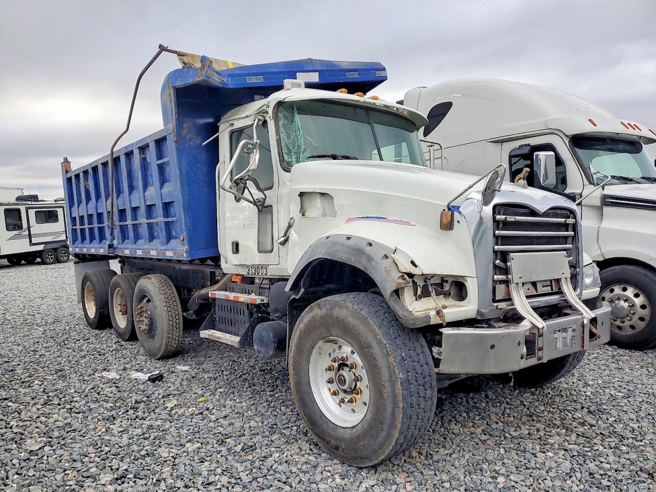 Salvage Mack Gu713 Image