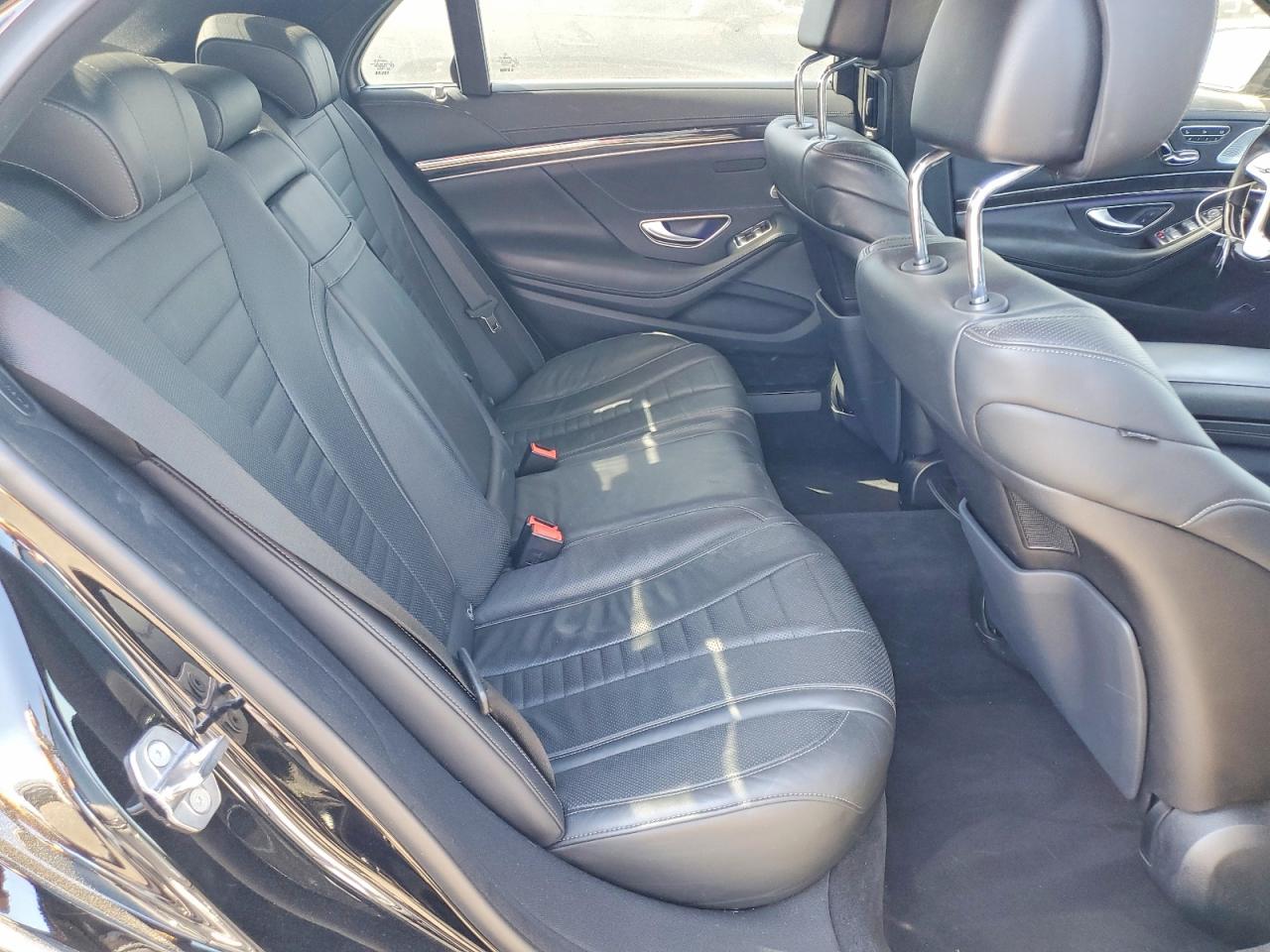 Mercedes-Benz S-Class 560