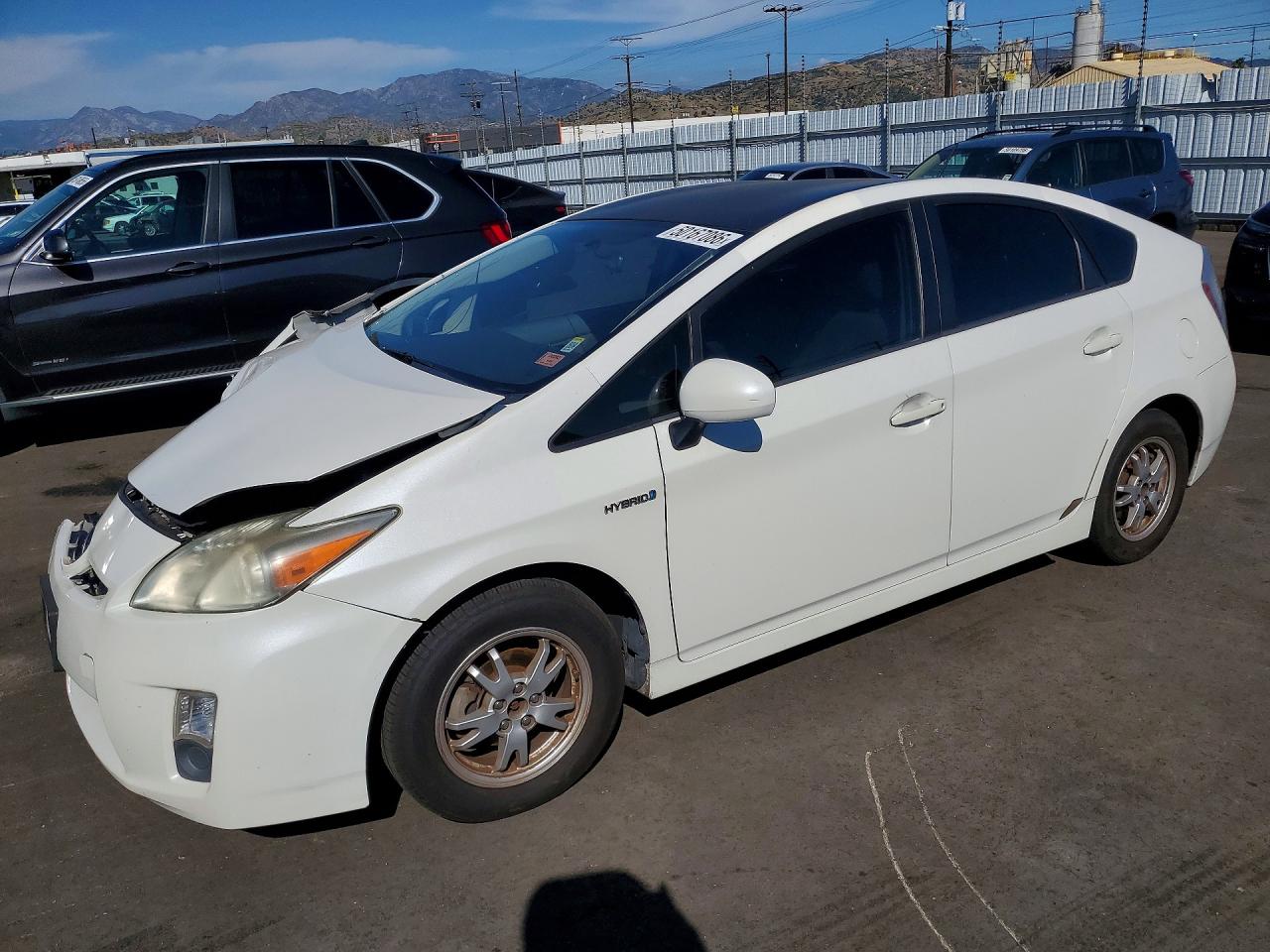 Salvage Toyota Prius Image