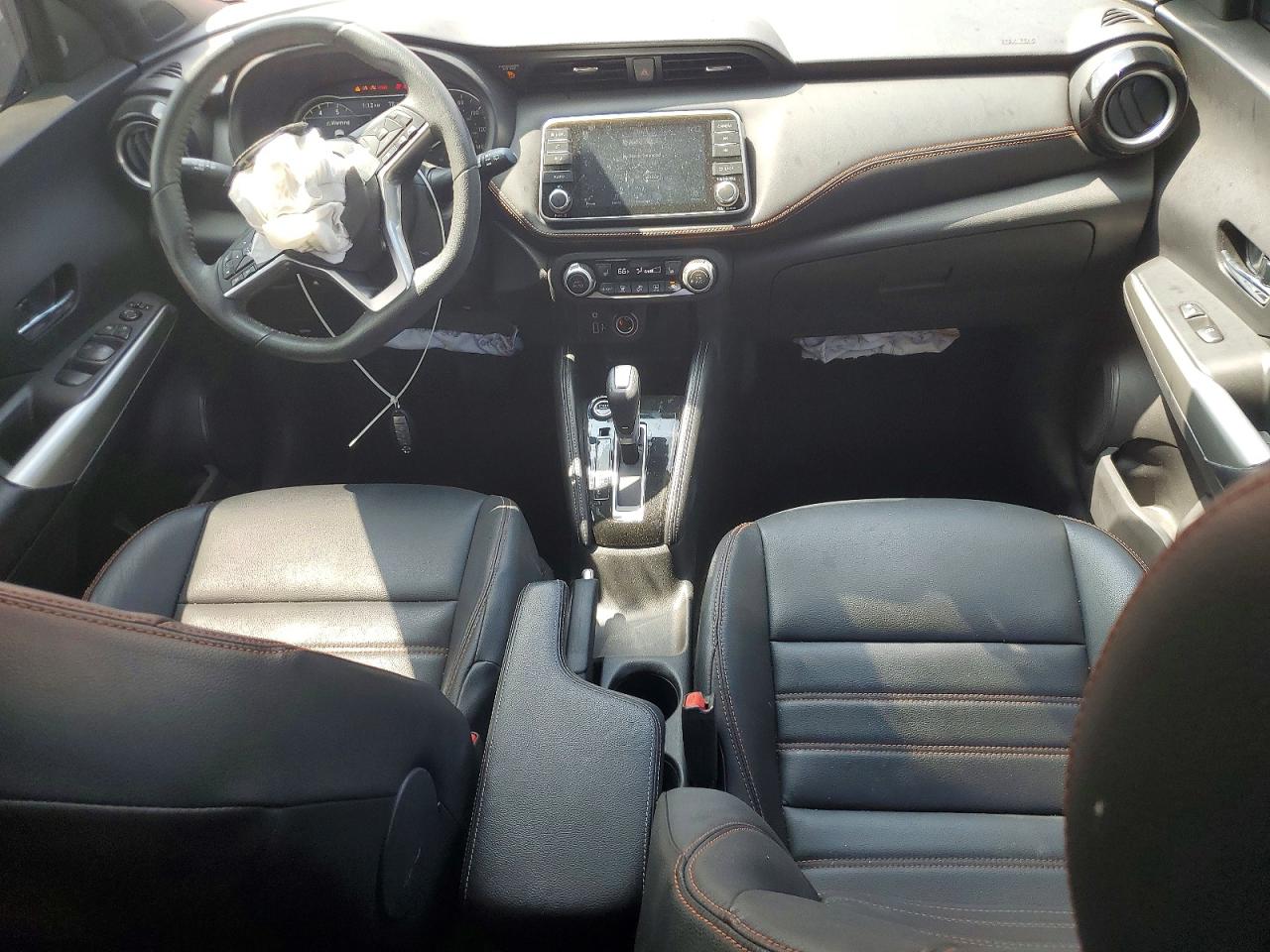 Nissan Kicks Sr