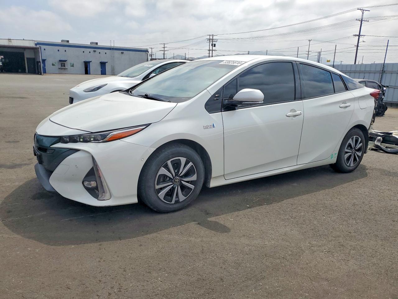 Salvage Toyota Prius Image
