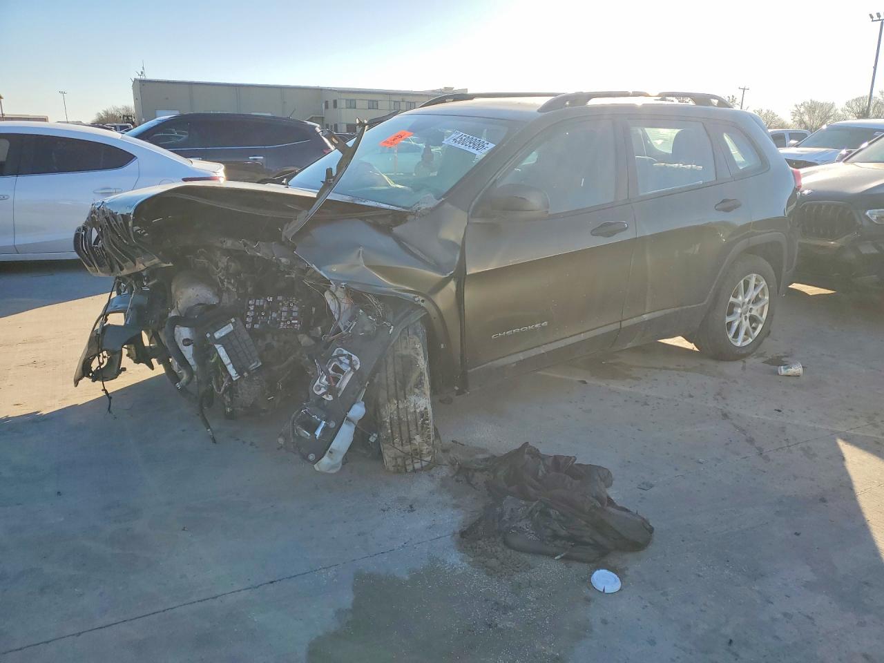 Salvage Jeep Cherokee Image