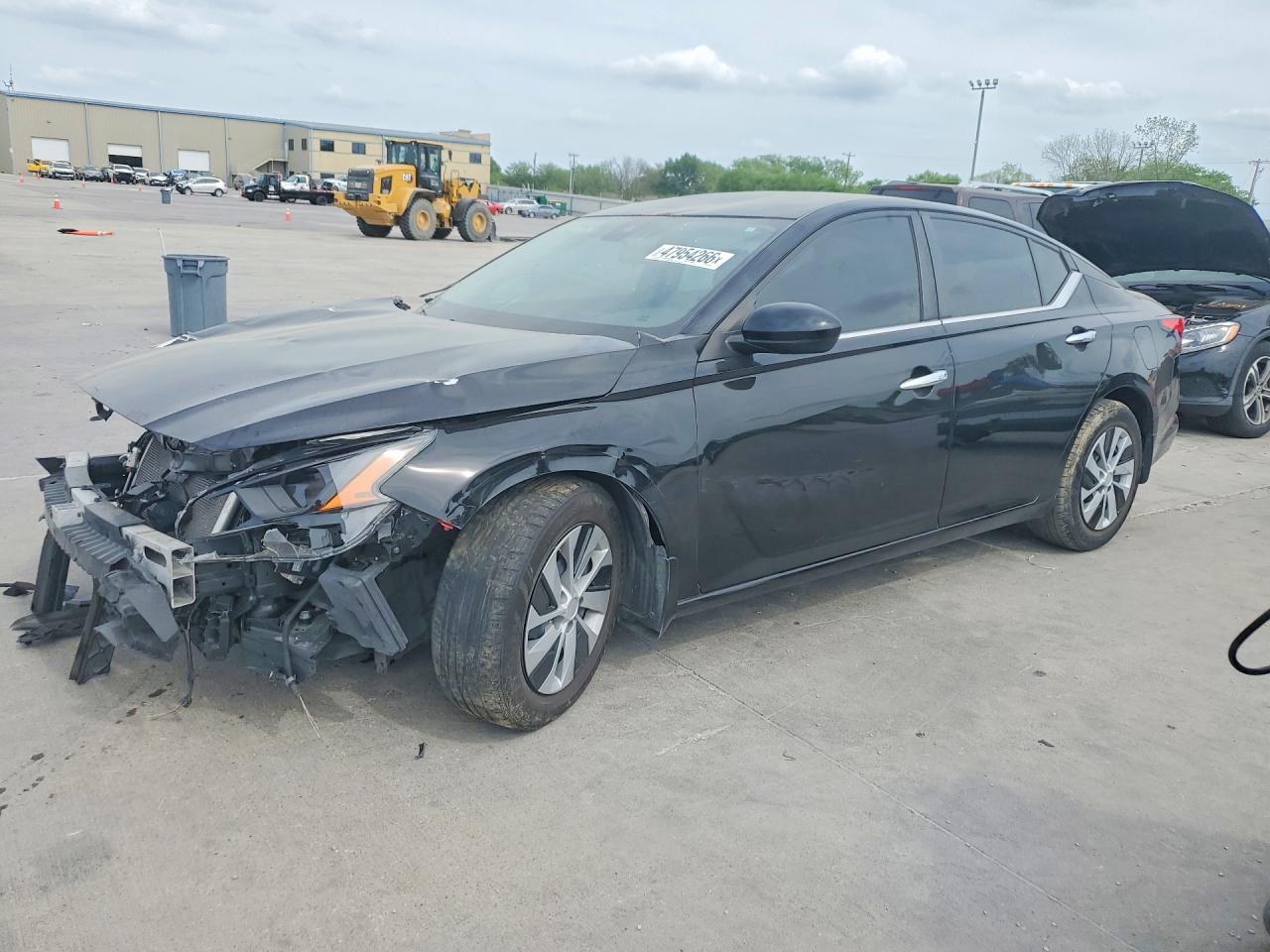 Salvage Nissan Altima Image