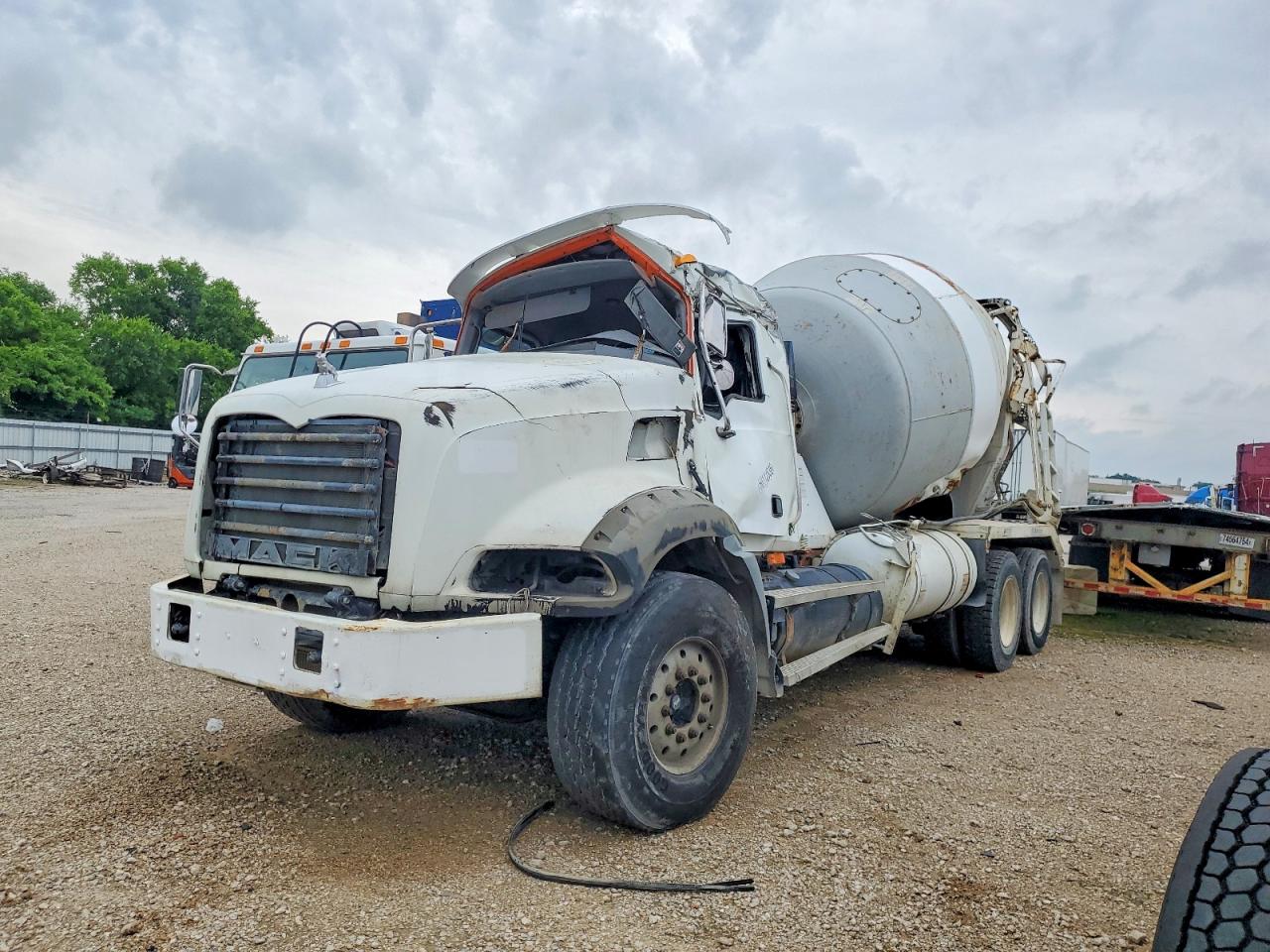 Mack Gu800