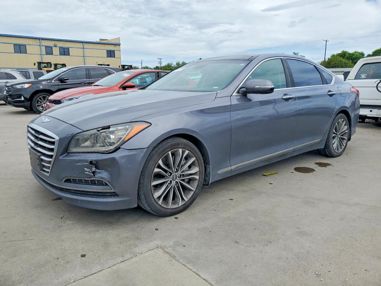 Salvage Hyundai Genesis Image