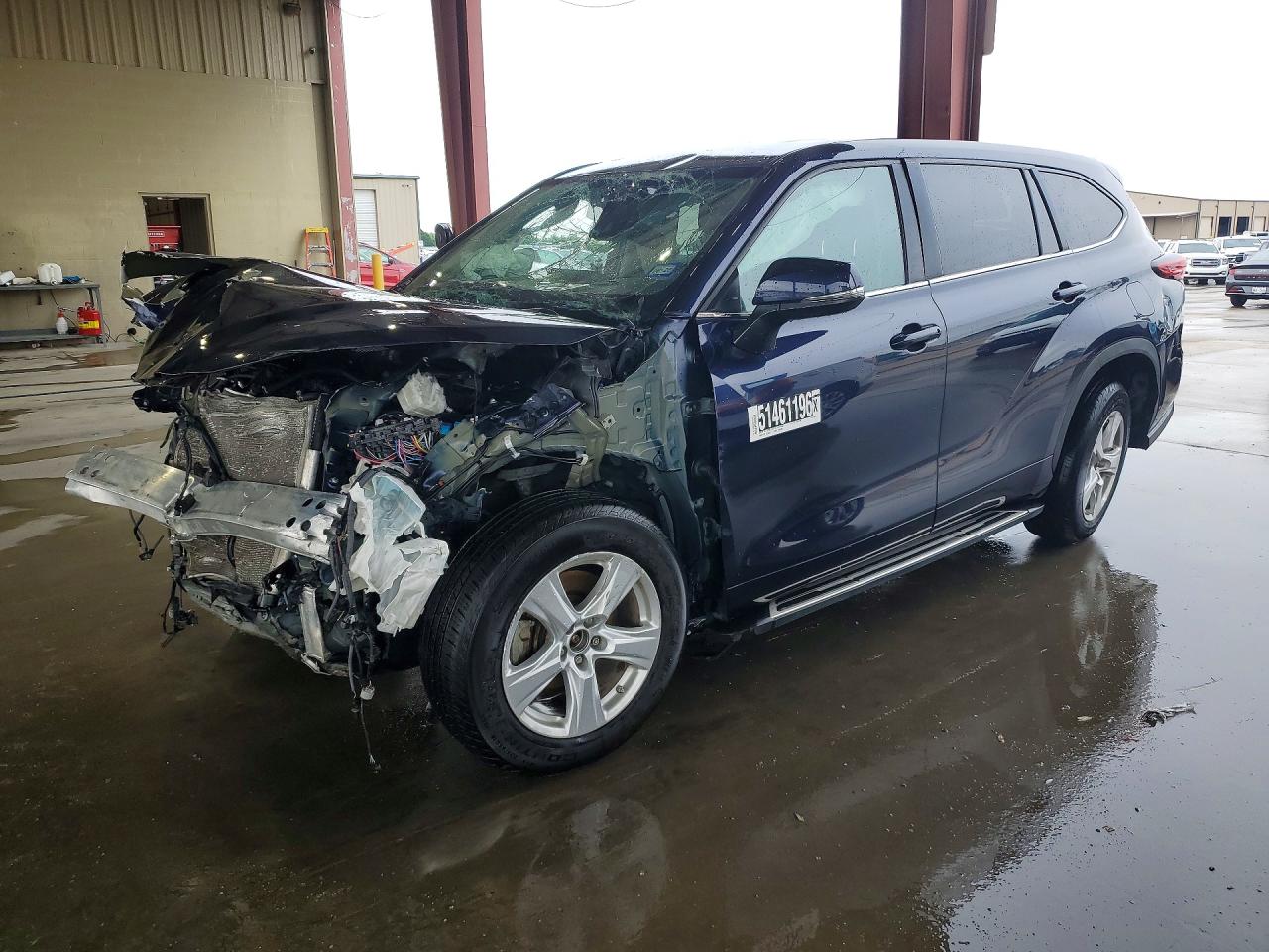 Salvage Toyota Highlander Image