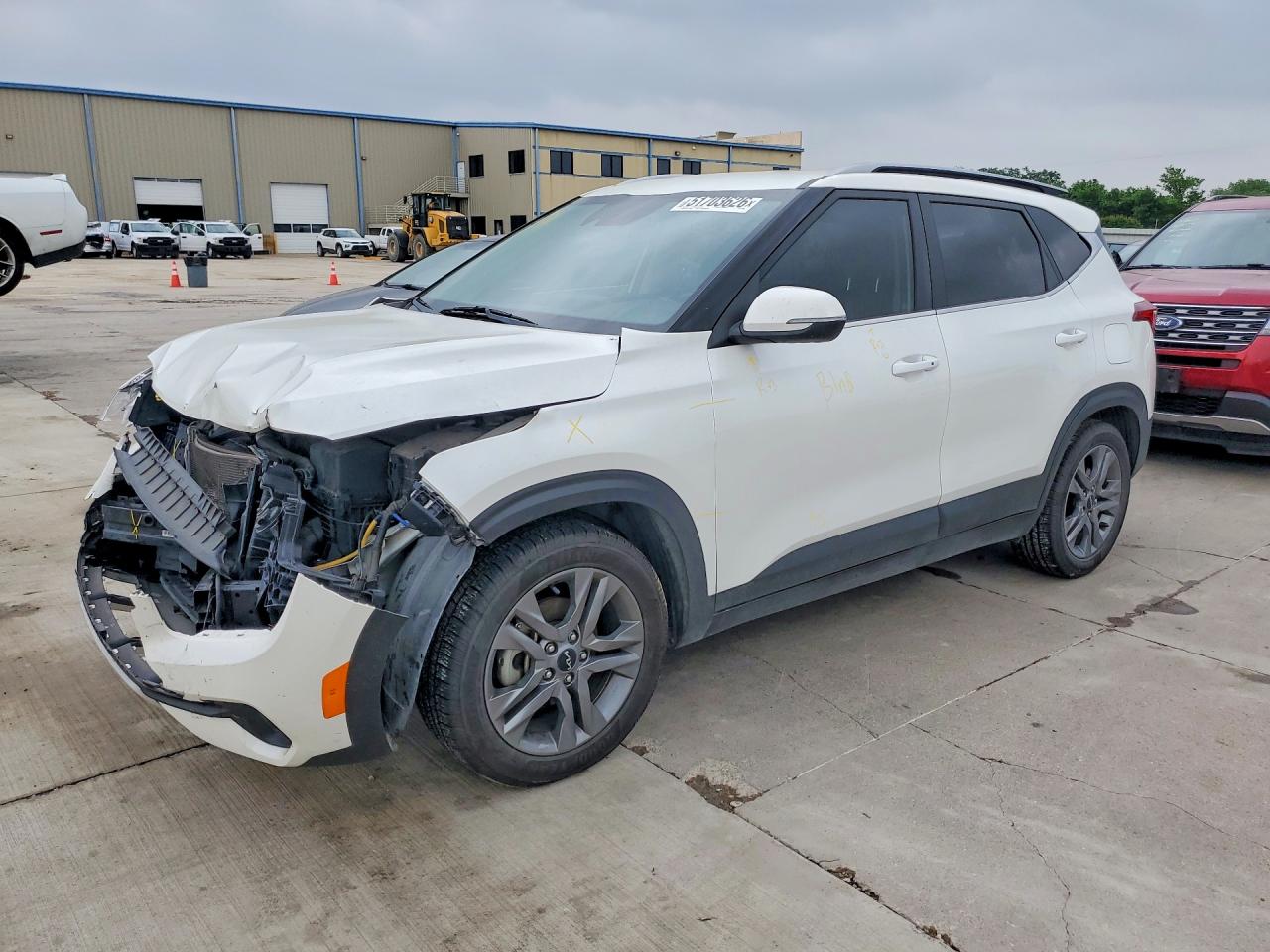 Salvage Kia Seltos Image