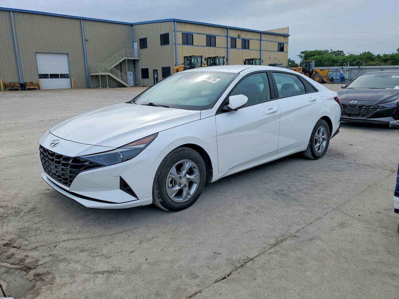 Salvage Hyundai ELANTRA Image