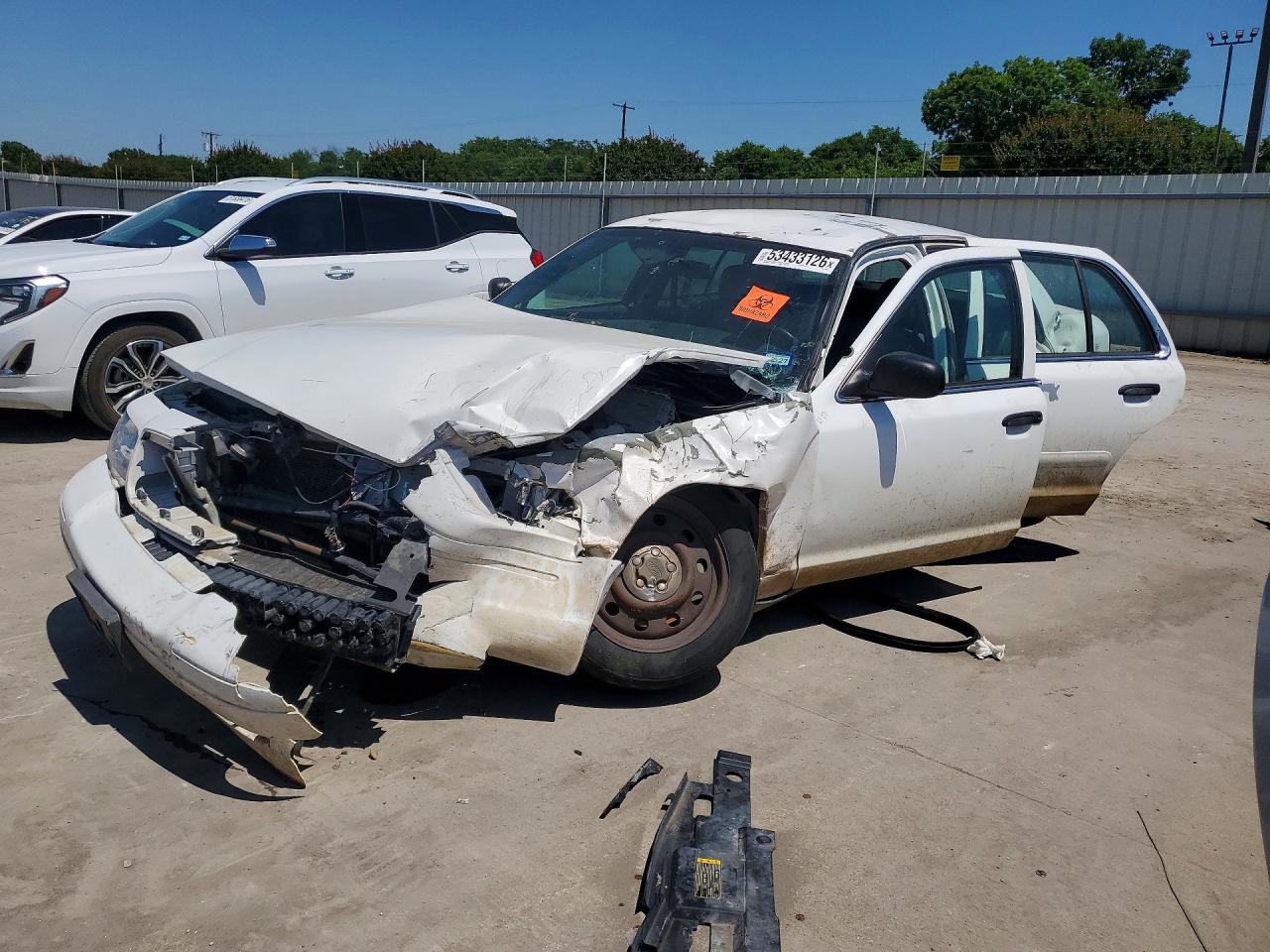 Salvage Ford Crown Vic Image
