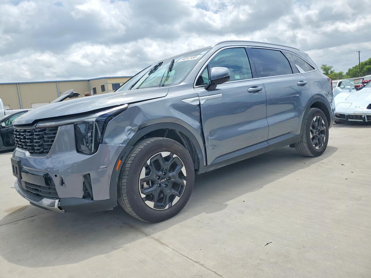 Salvage Kia Sorento Image