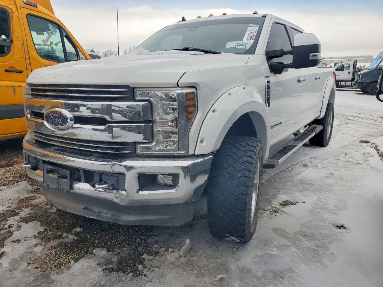 Salvage Ford F-350 Image