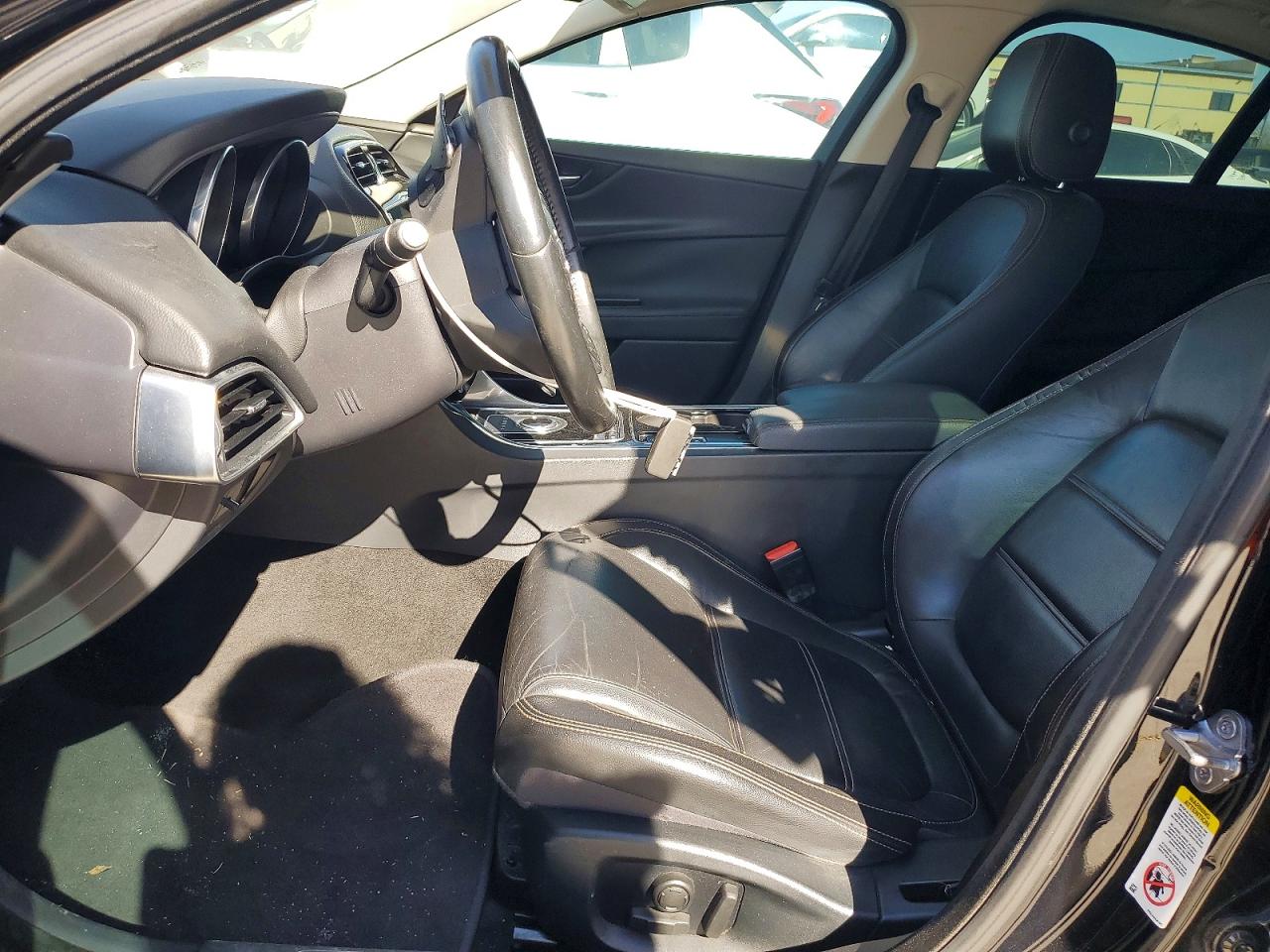 Jaguar XE Prestige
