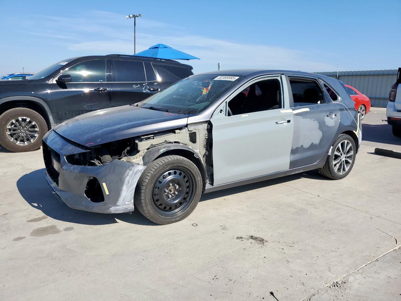 Salvage Hyundai ELANTRA Image