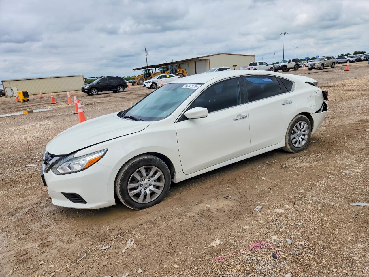 Salvage Nissan Altima Image