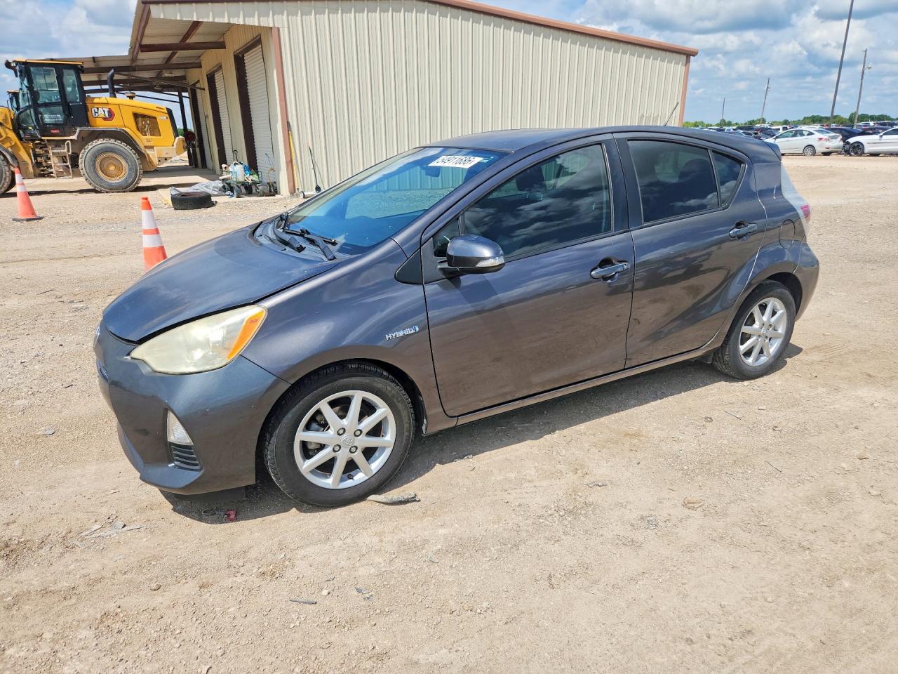 Salvage Toyota Prius Image