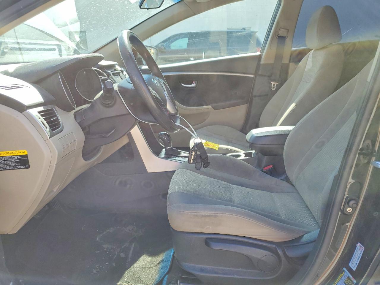 Hyundai ELANTRA Base