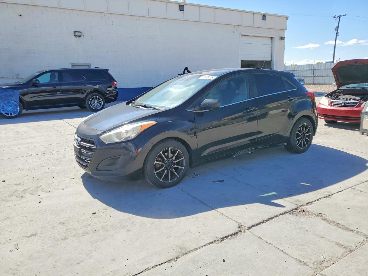 Salvage Hyundai ELANTRA Image