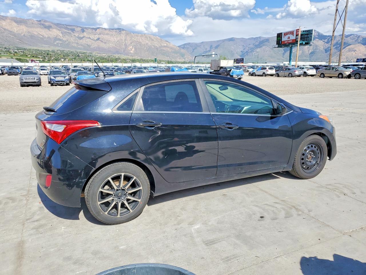 Hyundai ELANTRA Base