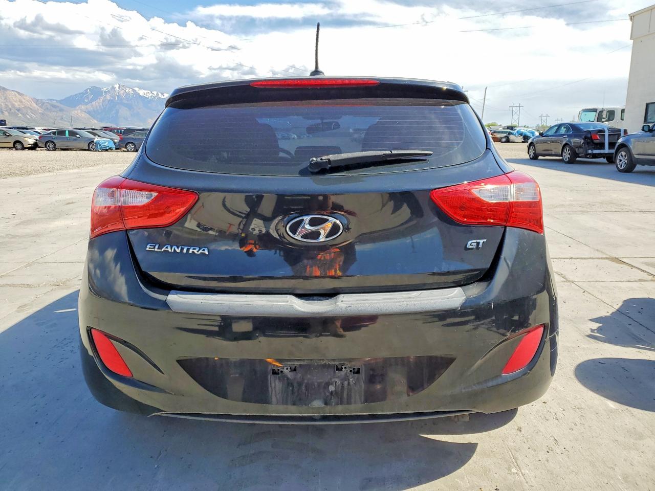 Hyundai ELANTRA Base
