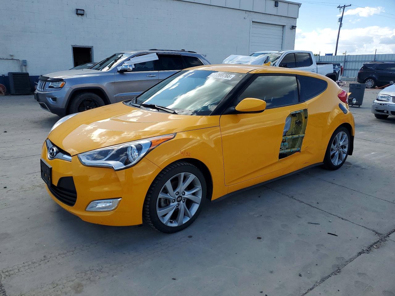 Salvage Hyundai VELOSTER Image