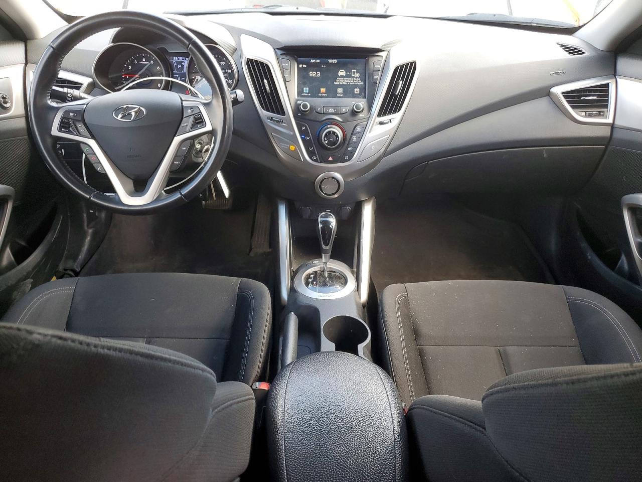 Hyundai VELOSTER Base