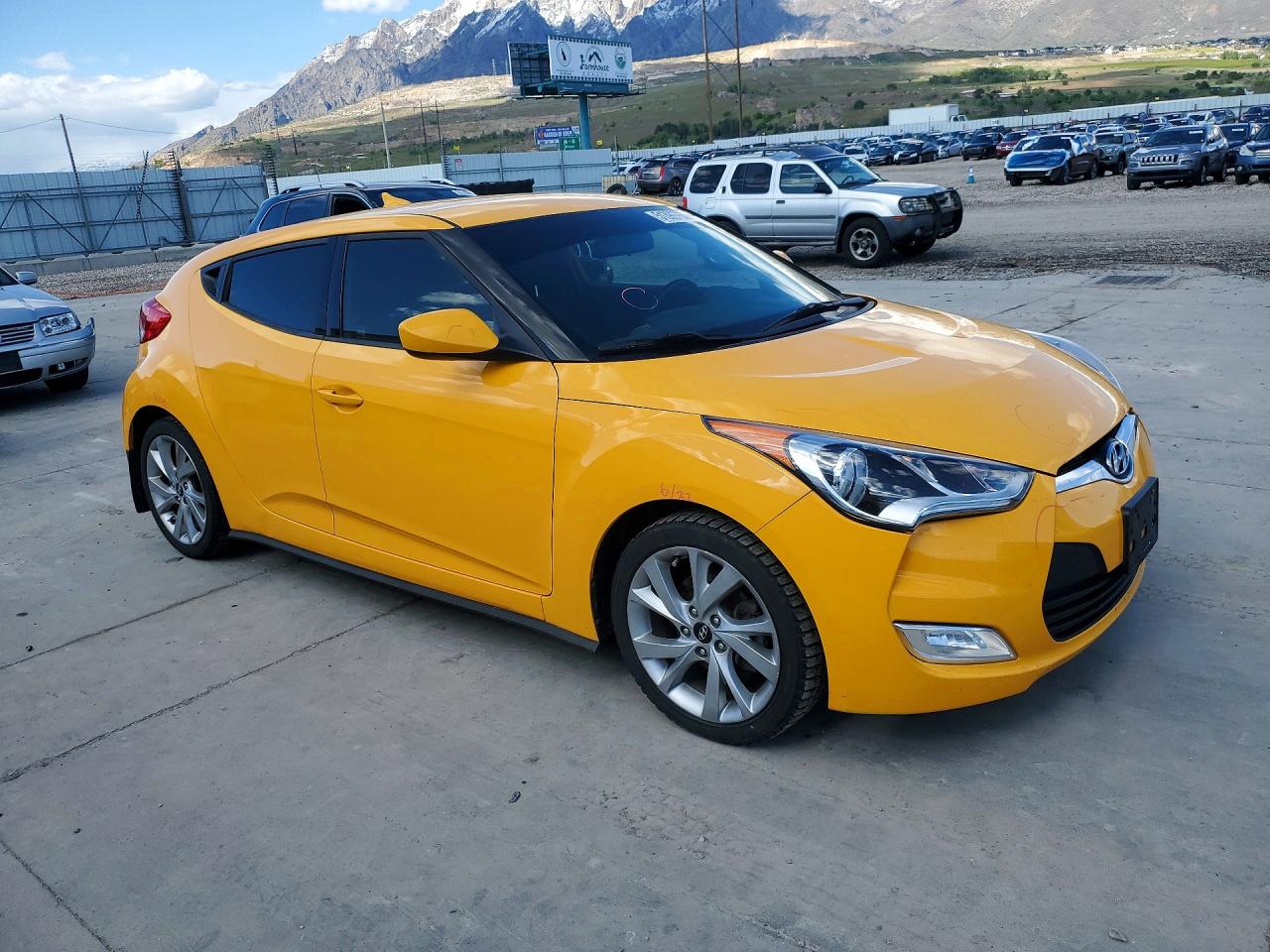 Hyundai VELOSTER Base
