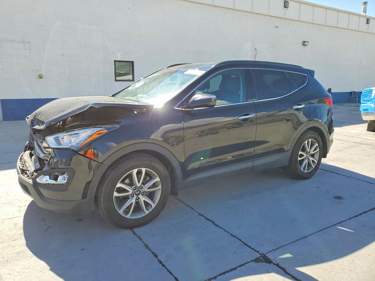 Salvage Hyundai SANTA FE Image