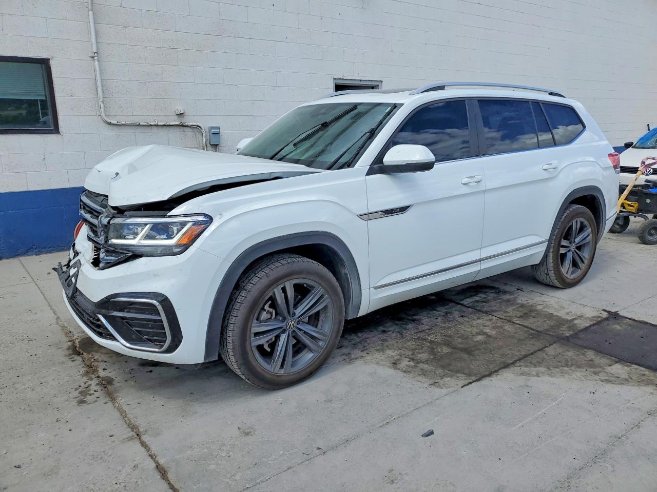 Salvage Volkswagen Atlas Image