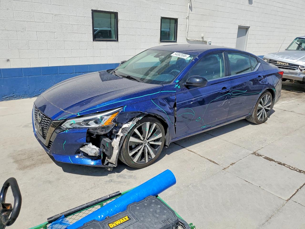 Salvage Nissan Altima Image